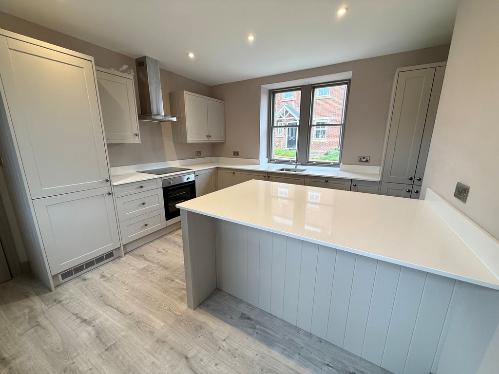 Property photo 2 of 16 Kitchen