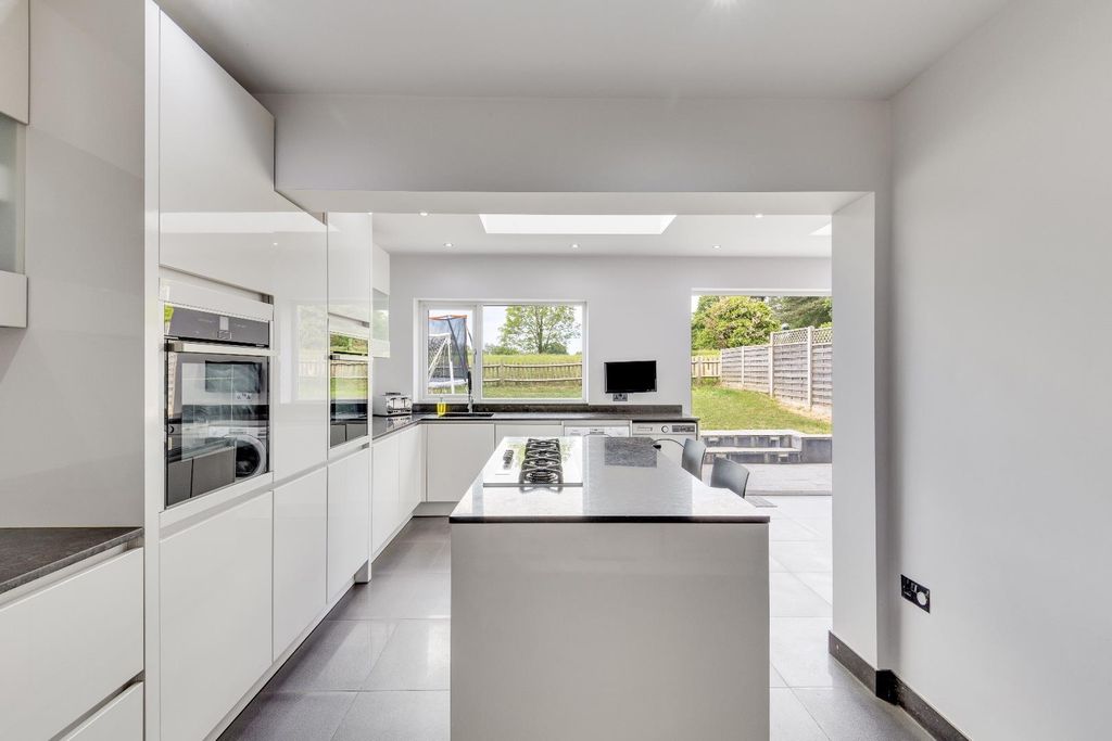 Property photo 3 of 50 The Oval 44-37.Jpg