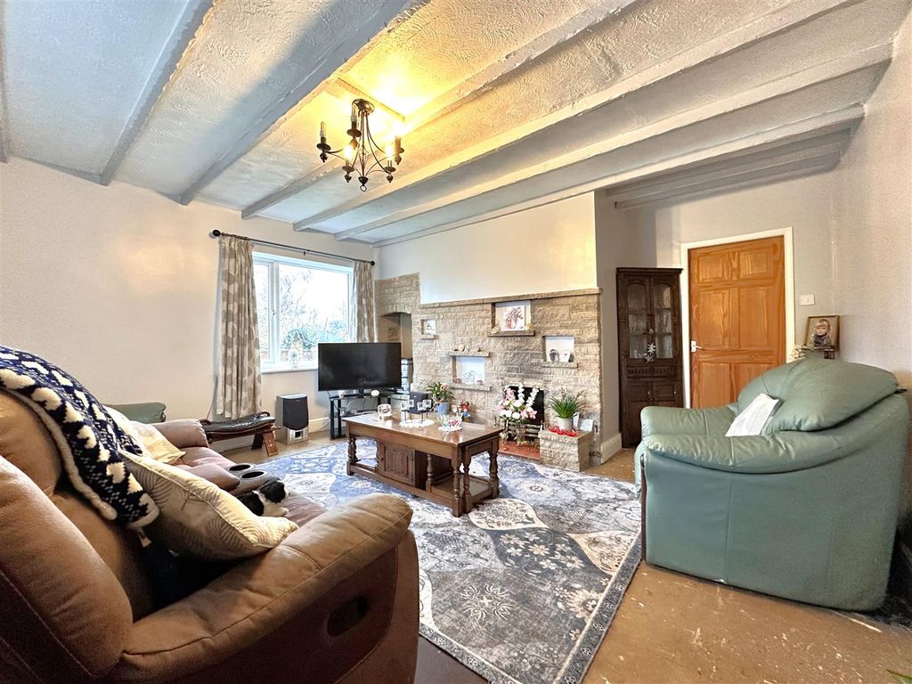 Property photo 3 of 26 Beamed Lounge 506