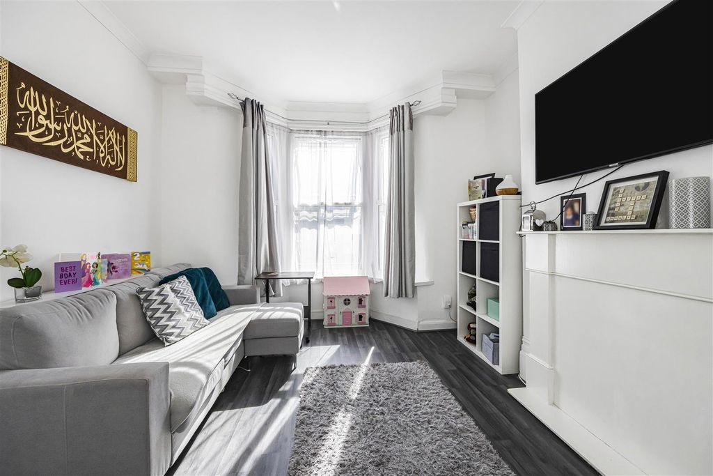 Property photo 2 of 11 3