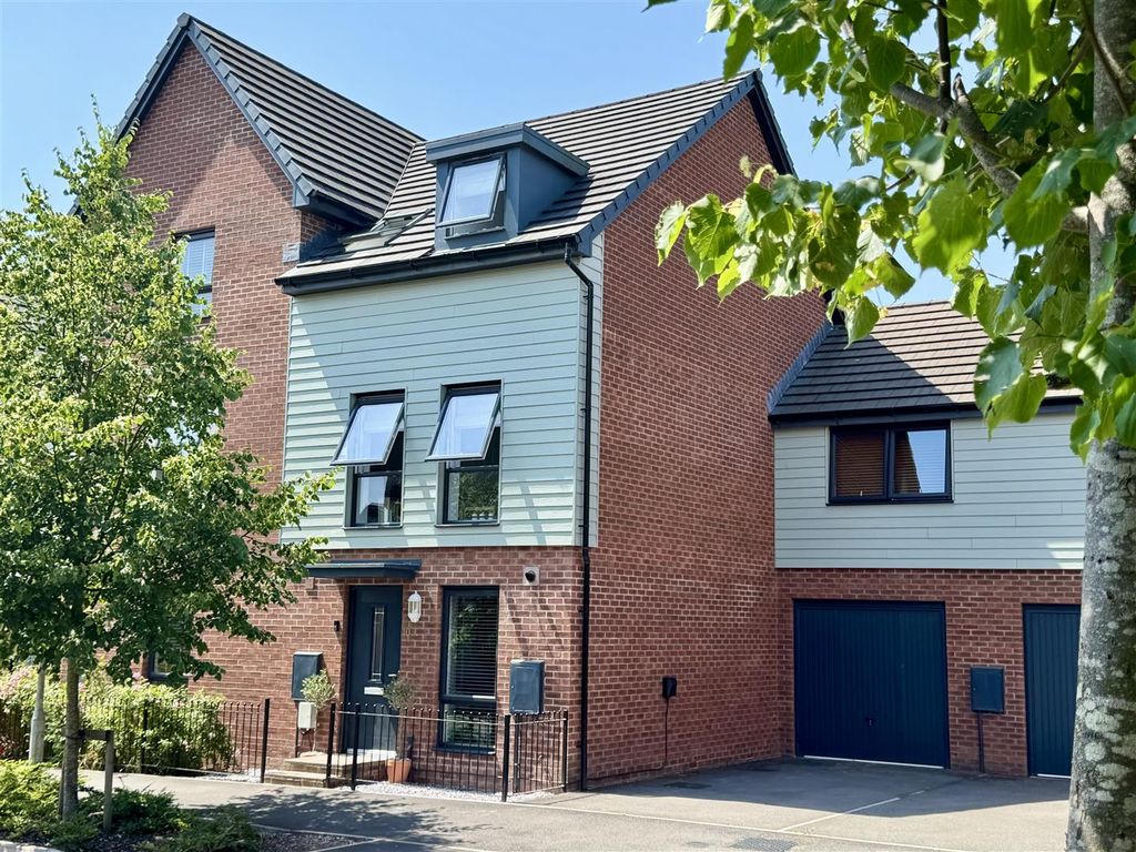 Property photo 1 of 32