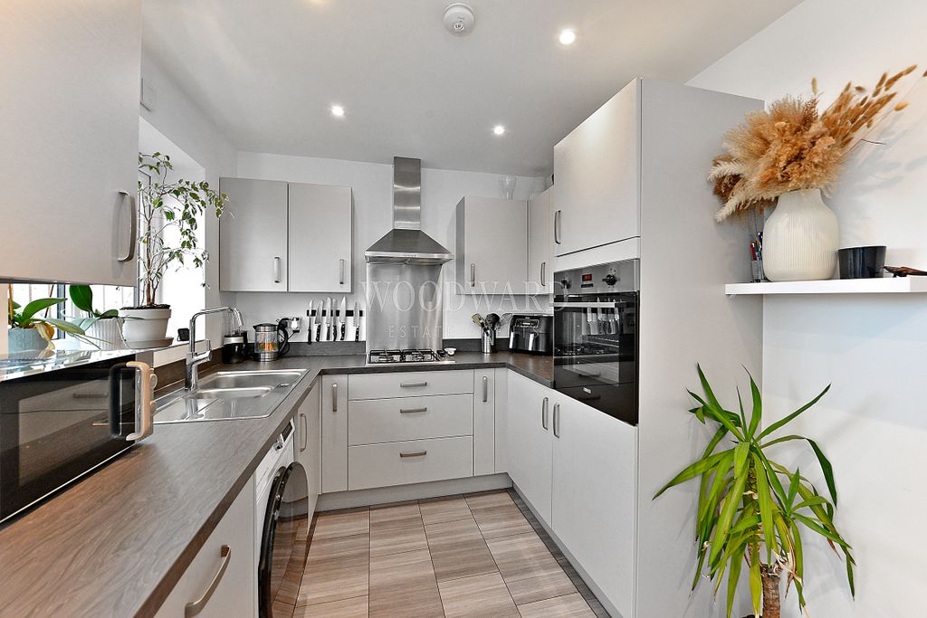 Property photo 2 of 15 Kitchen/Dining Room