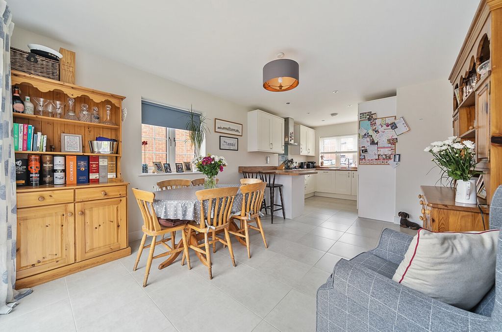 Property photo 3 of 15 1329466-16-688396...