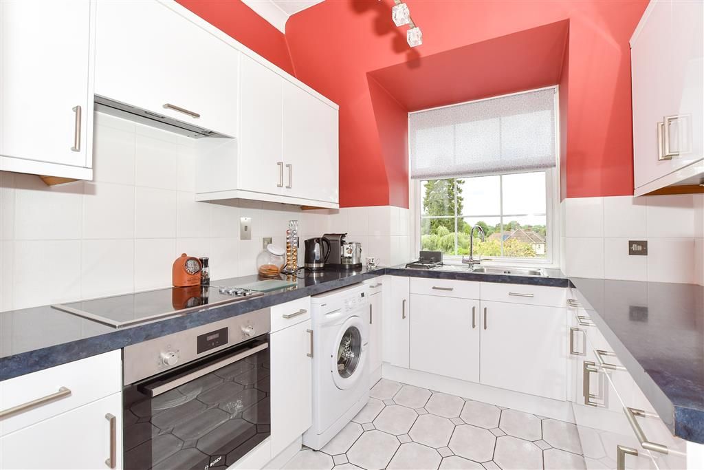 Property photo 3 of 10 Kitchen