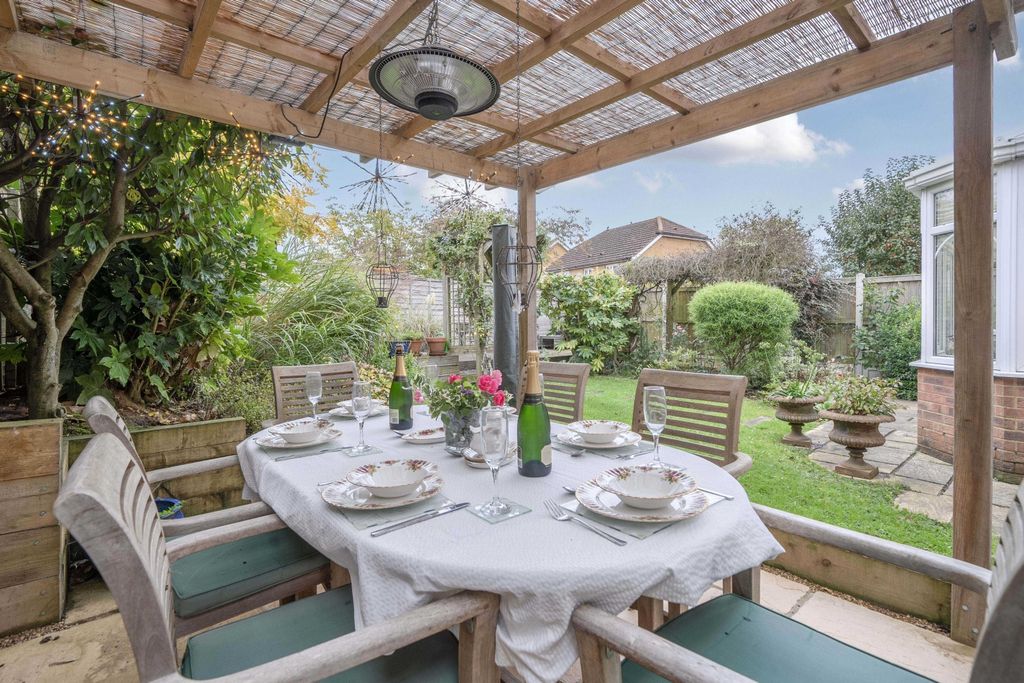 Property photo 2 of 28 Garden