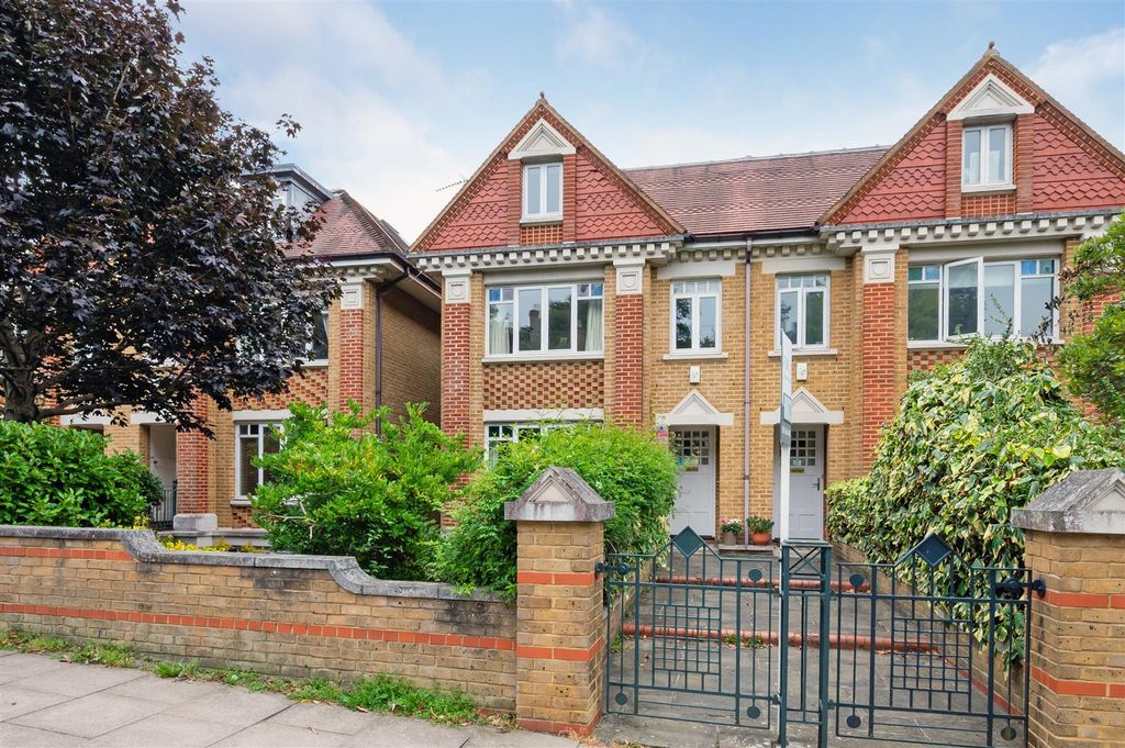 Property photo 1 of 19 Cottenham Park Road, 47A-31.Jpg