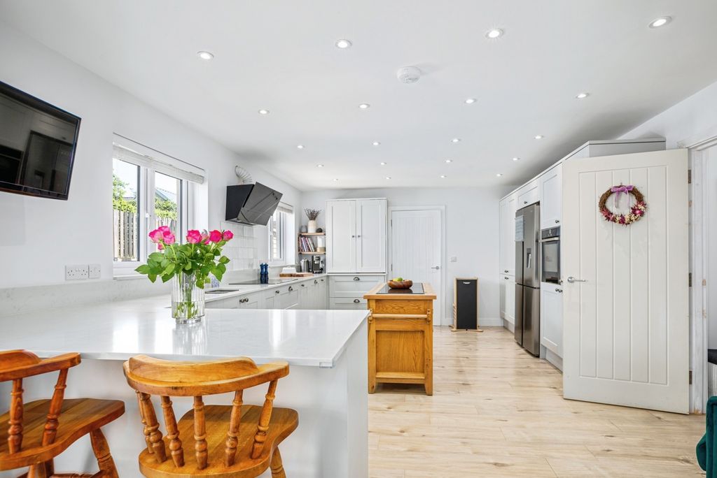 Property photo 3 of 37 Pbox-Img.Jpg