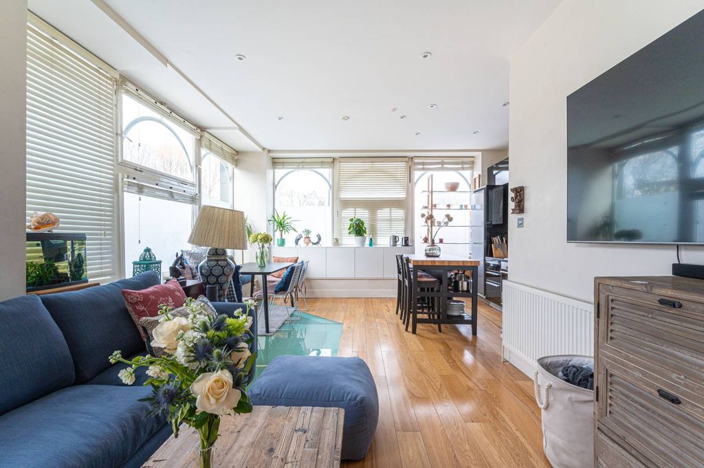 Property photo 2 of 7