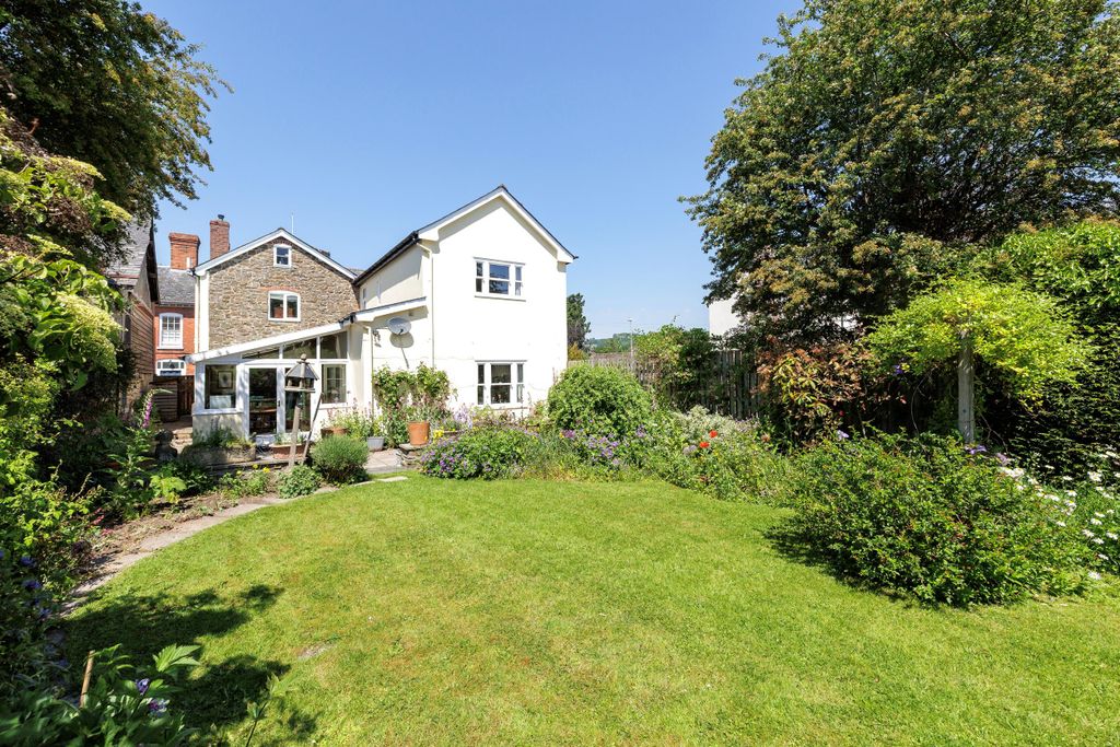 Property photo 2 of 17 Image