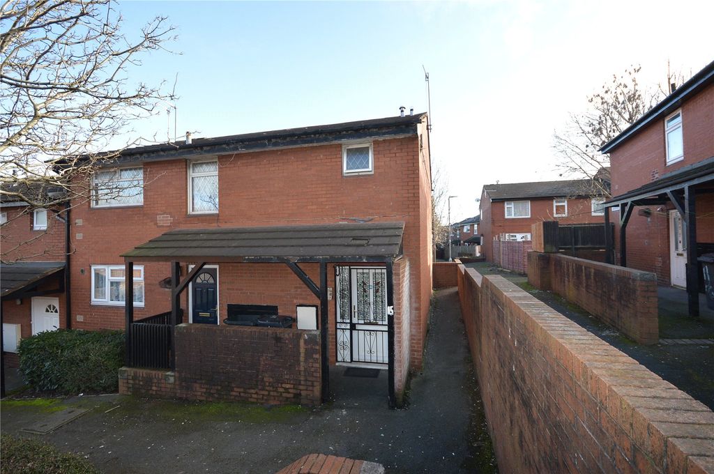 2 bed flat for sale Beeston Hill