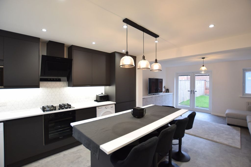 Property photo 1 of 11 Kitchen/Living Room