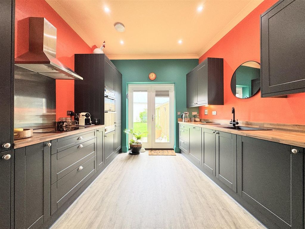 Property photo 2 of 30 Kitchen