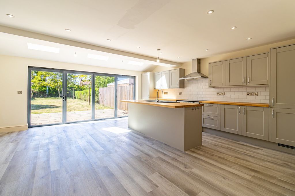 Property photo 2 of 33 4033216