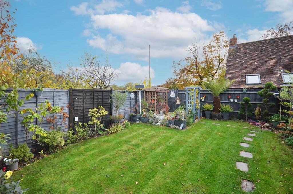 Property photo 3 of 17 Garden