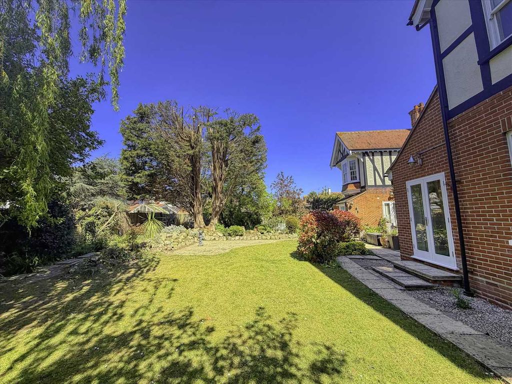 Additional image 4 of 2 bed flat for saleTrafalger House, Fourth Avenue, Frinton On Sea CO13