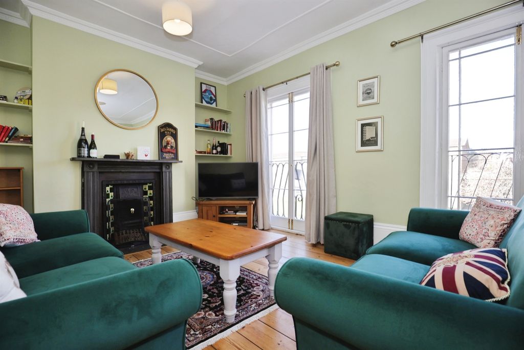 Property photo 2 of 11