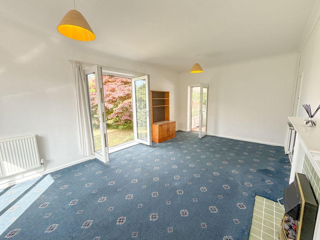 Property photo 2 of 12 Lounge