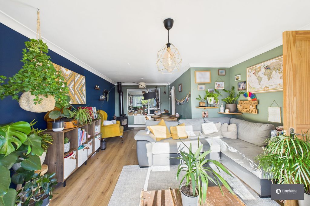 Property photo 3 of 25