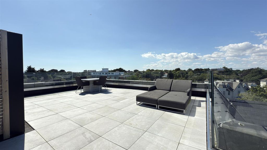 Property photo 1 of 15 Roof Terrace 2