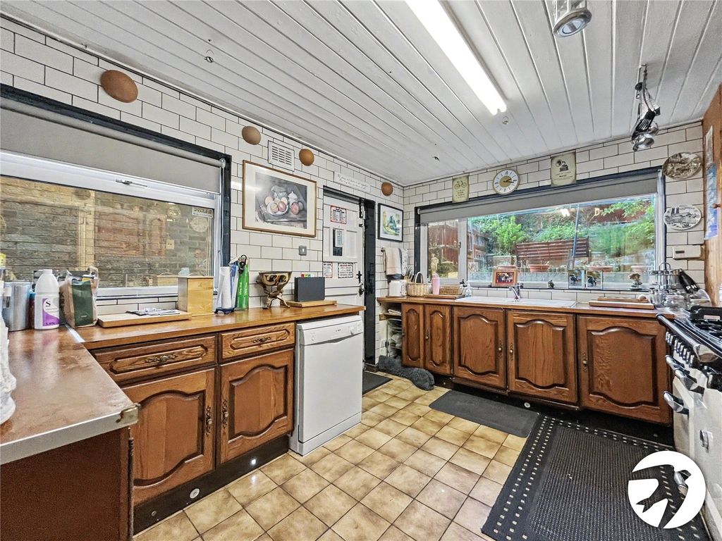 Property photo 3 of 18 Picture No. 14