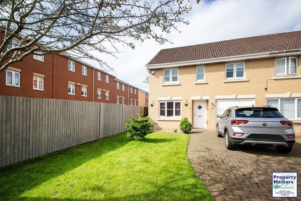 Property photo 1 of 19 4 Bedroom Semi-Detached Villa