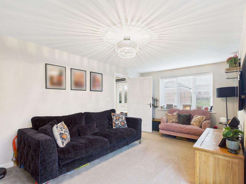 Property photo 3 of 23 10 Howes Road, Bradwell, Nr31 9XL Living Room (2)