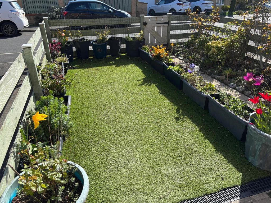 Property photo 2 of 12 Front Garden