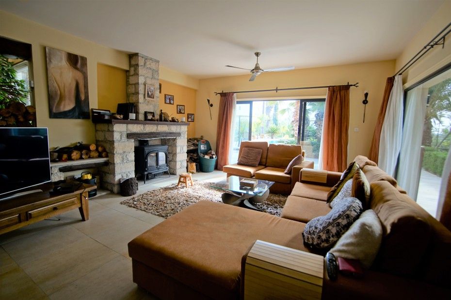 Property photo 3 of 25