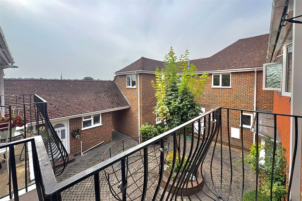 Property photo 2 of 13 Picture No. 32