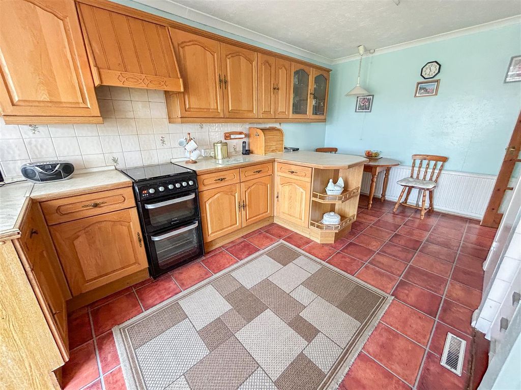 Property photo 2 of 22 Kitchen