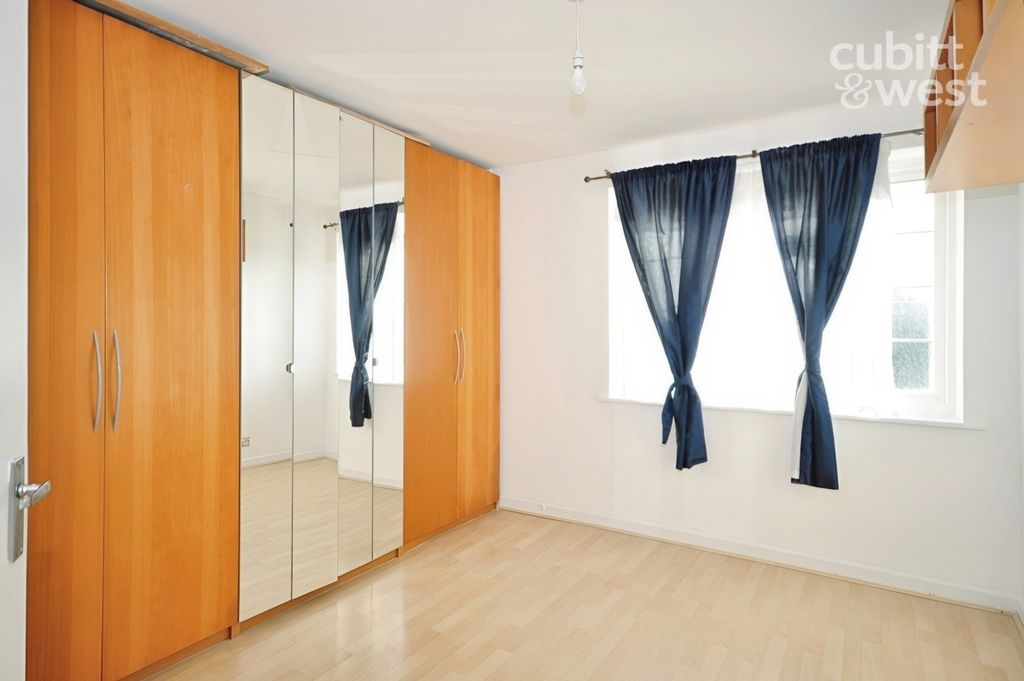 Property photo 3 of 8 51F971E1-x6
