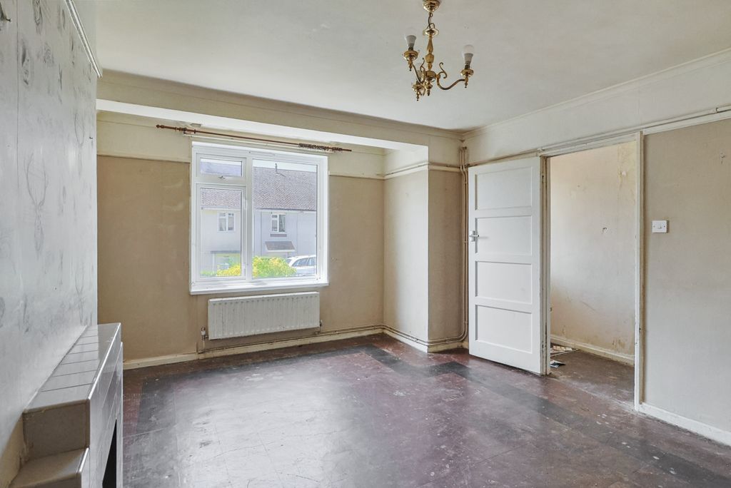 Property photo 2 of 16 6 Boleyn Crescent, Weymouth, Dt4 9Jx