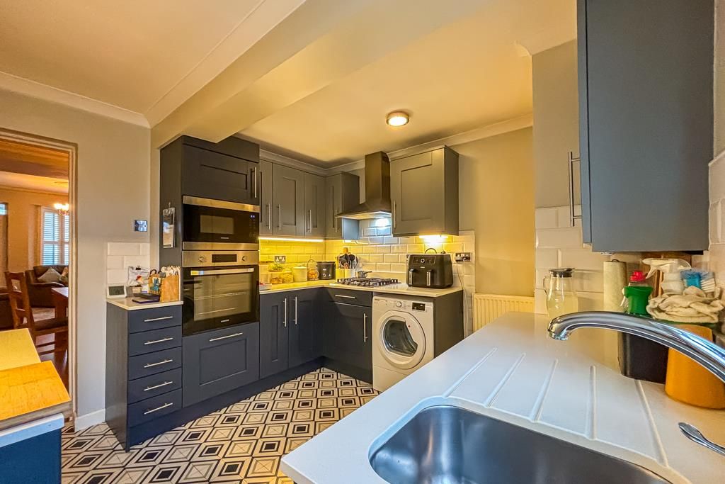 Property photo 2 of 10 Kitchen