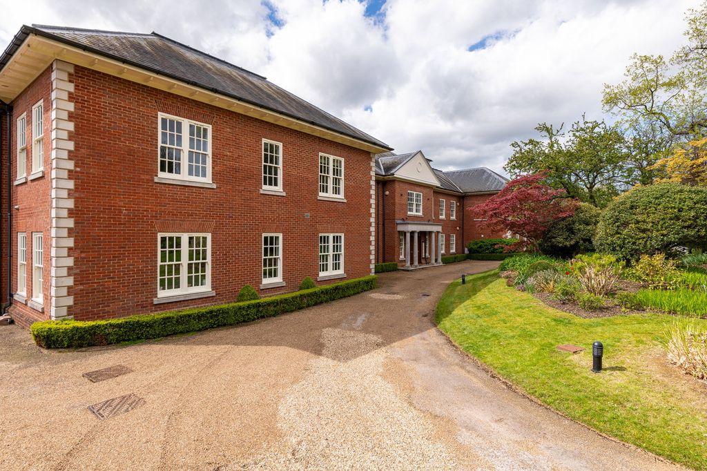 Property photo 1 of 32
