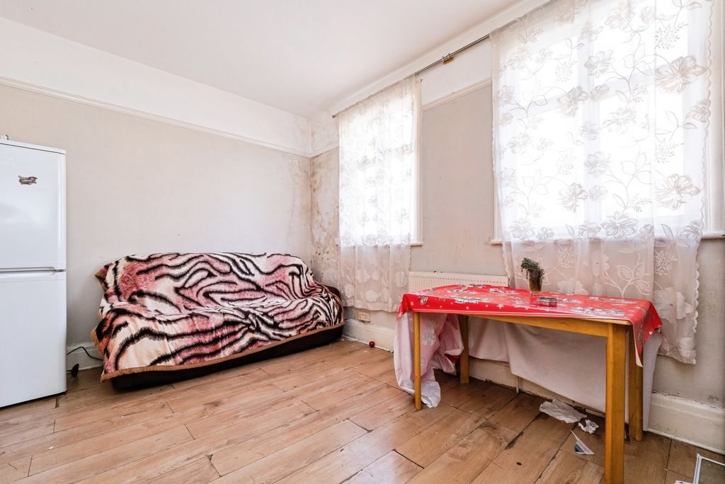 Property photo 2 of 25 Pbox-Img.Jpg