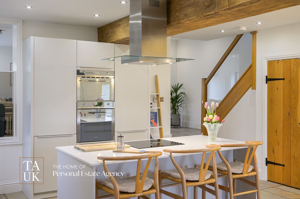 Property photo 2 of 38