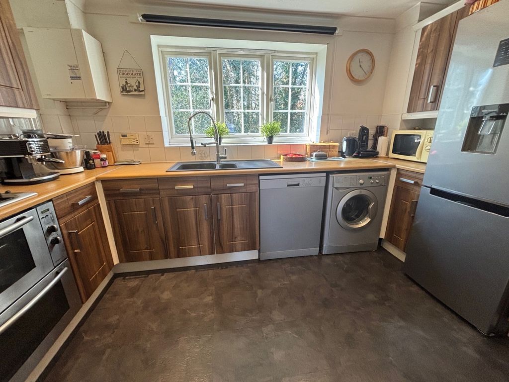 Property photo 3 of 6 Photo 5