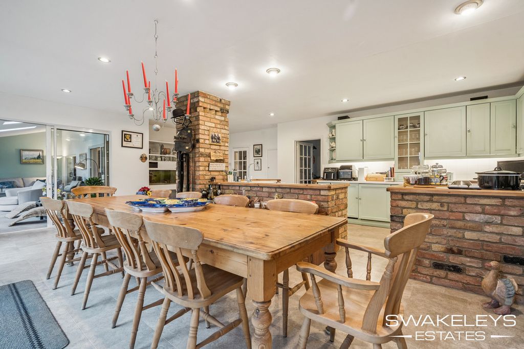 Property photo 3 of 39