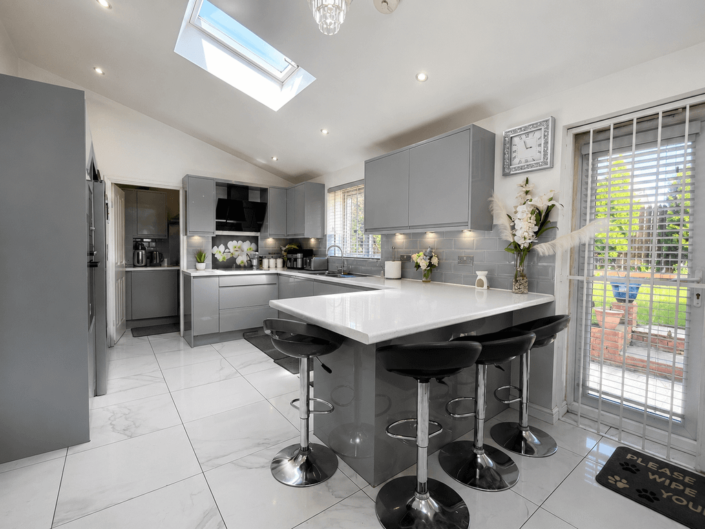 Property photo 3 of 16 Dining Kitchen