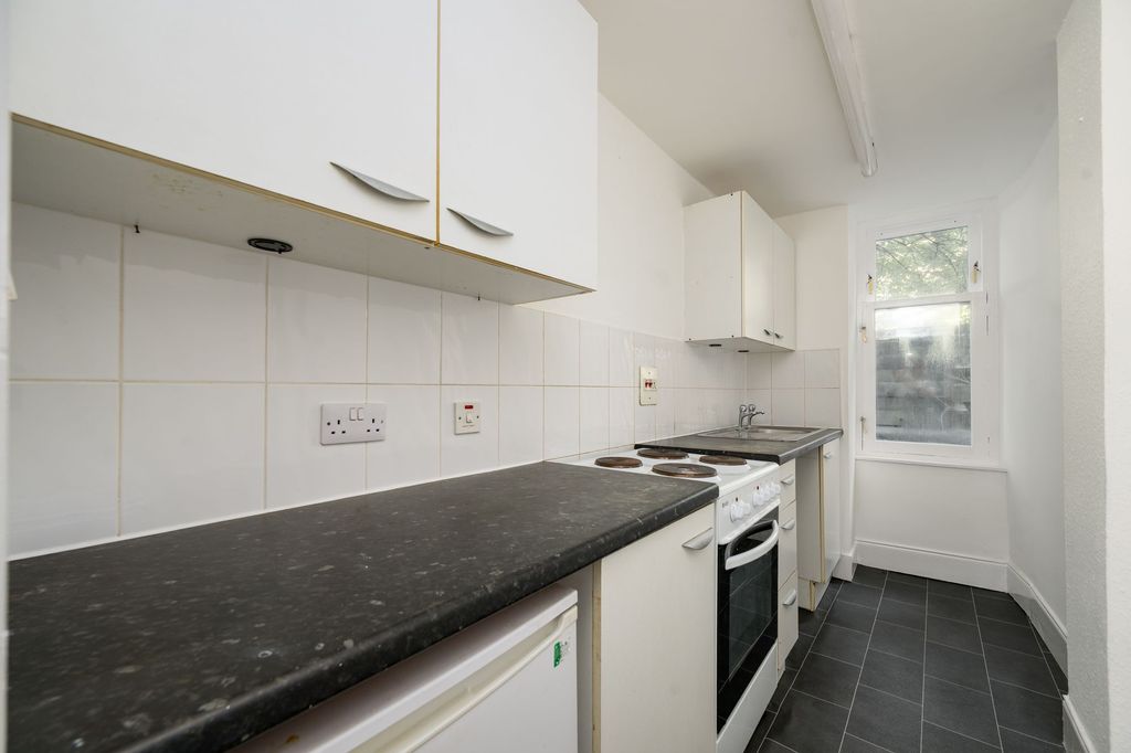 Property photo 2 of 10 Kitchen
