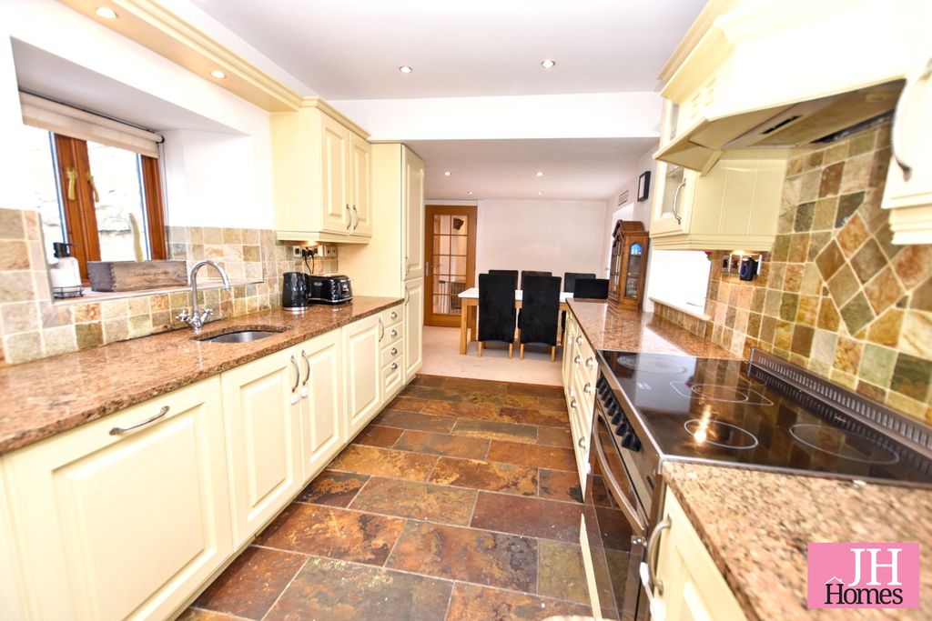 Property photo 3 of 24