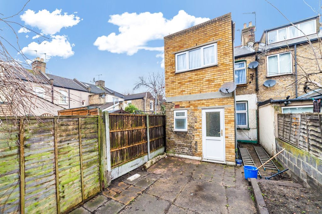 Property photo 2 of 14