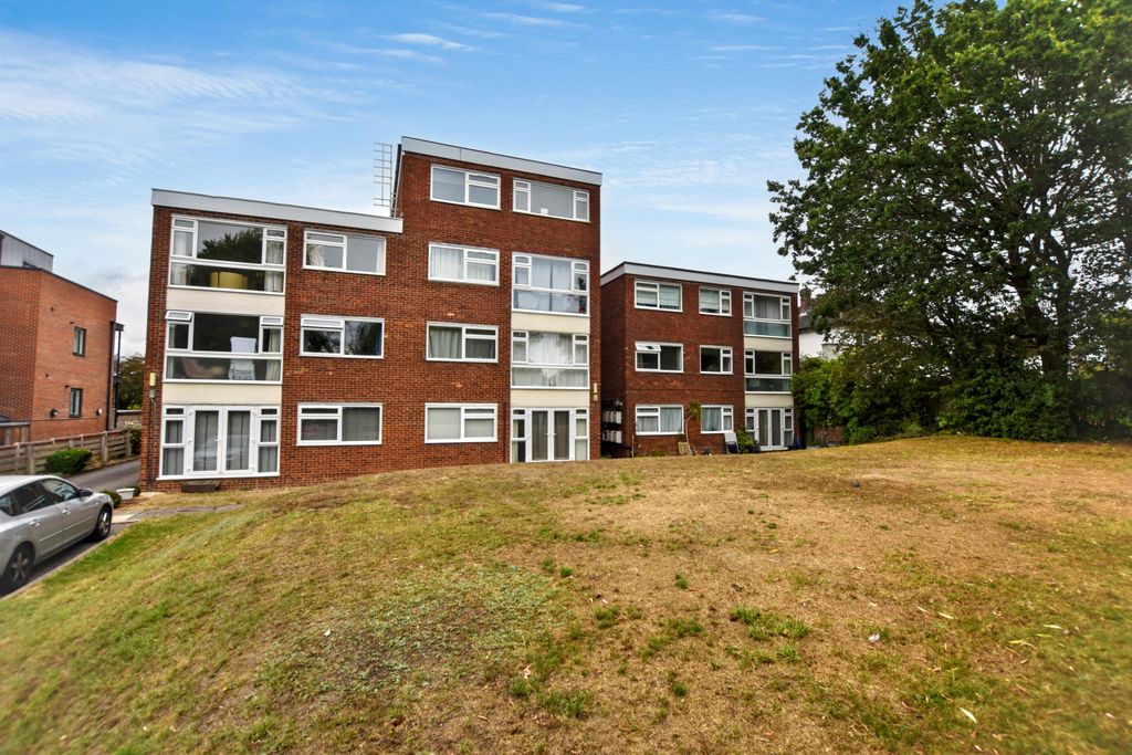 Property photo 2 of 7 Flat 4, Pentlands, Foxgrove Road, Beckenham, Br3 5Bj