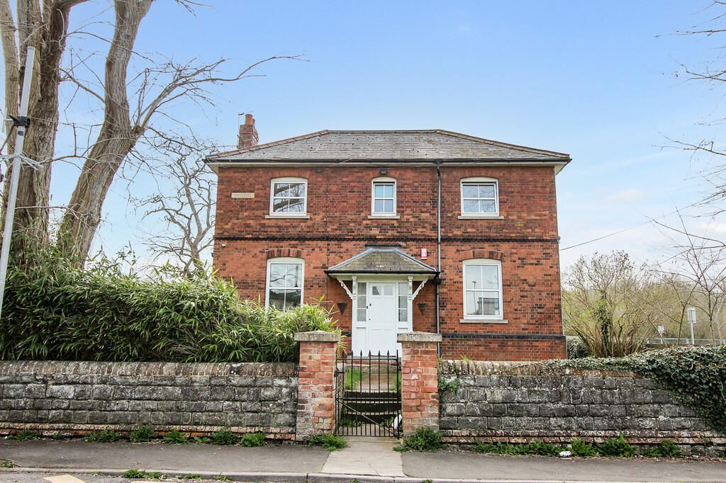Property photo 1 of 19