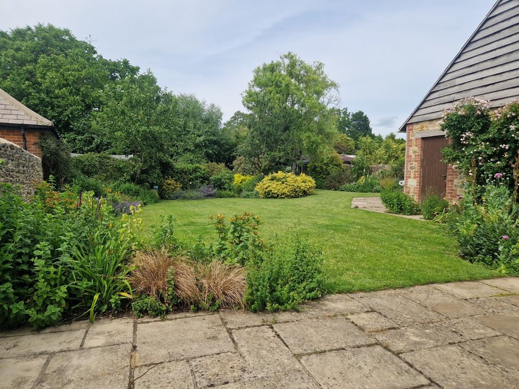 Property photo 3 of 16 Garden