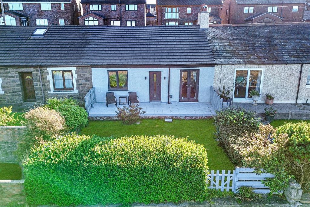 Property photo 2 of 26