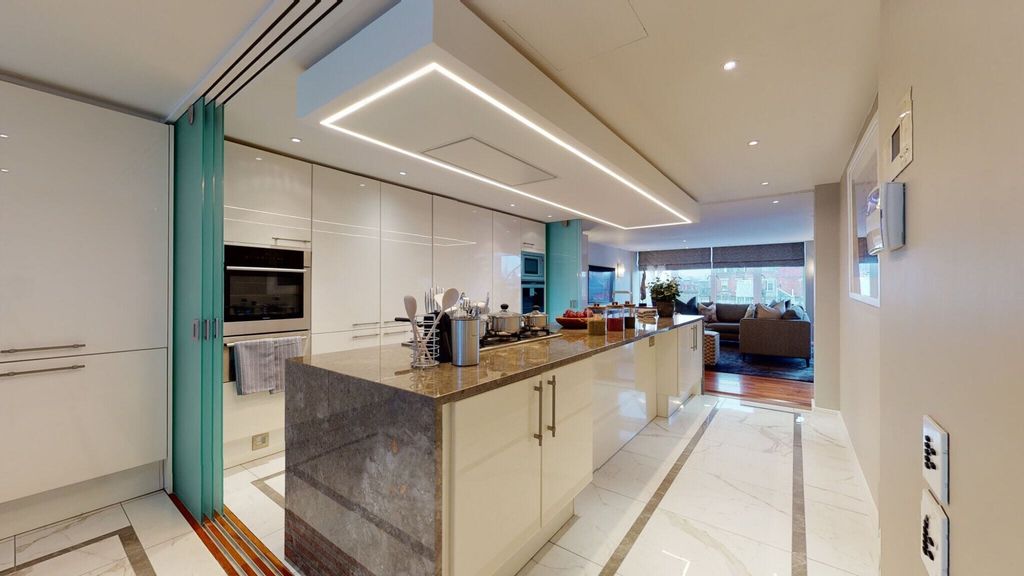 Property photo 1 of 43