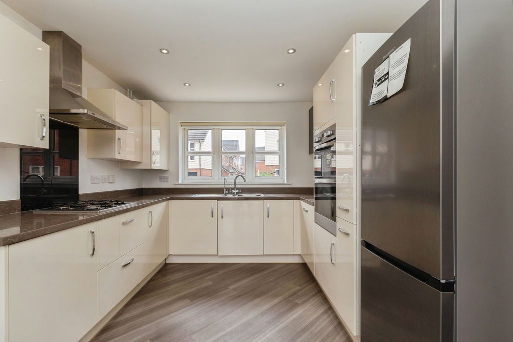 Property photo 3 of 41 Kitchen