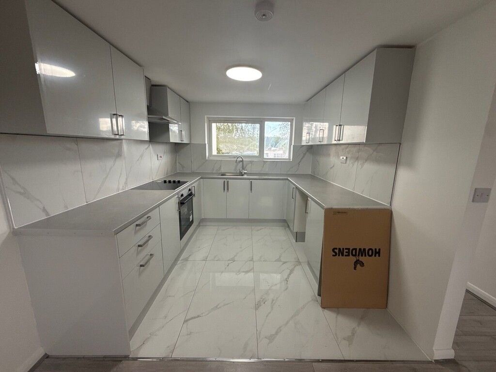 Property photo 1 of 7 Kitchen.Jpg
