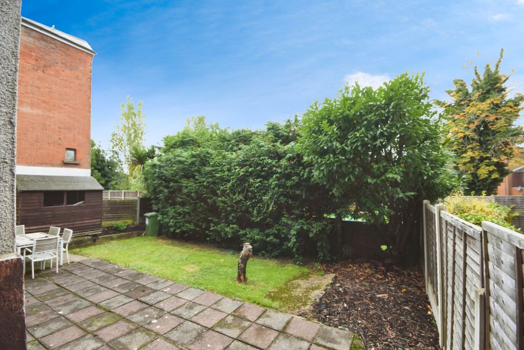 Property photo 2 of 10 Garden